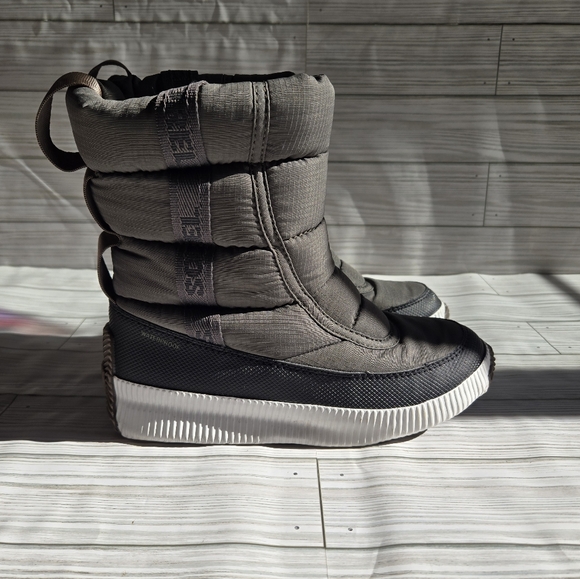 SOREL Out and About Puffy Mid Snow Boots - Picture 1 of 7